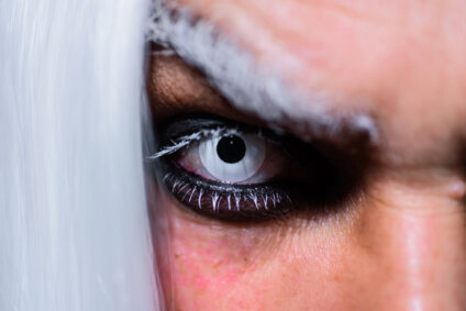 Farbige Kontaktlinsen: Mit diesen Tipps gibt’s keine roten Augen